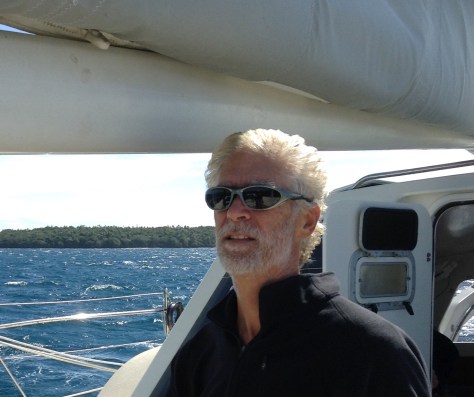 Steering by hand is fun when you can go 9 knots to windward with double reefed mainsail, because the multitude of islands provide so much protection that there are no waves.