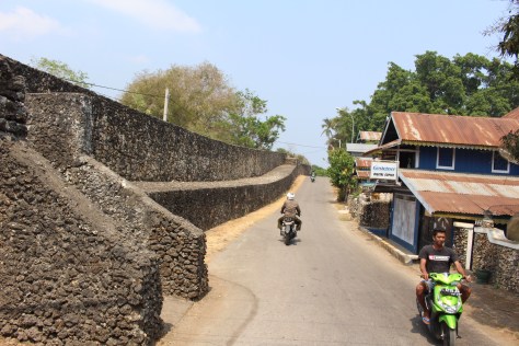 The fortress walls are nearly 3 kilometers long.