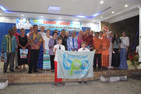 The obligatory pose with the BPOers and the Mayor and other VIPs