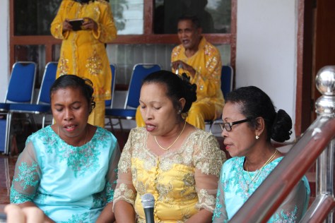 There was some traditional singing as well. That's the aged King of Tual sitting behind.