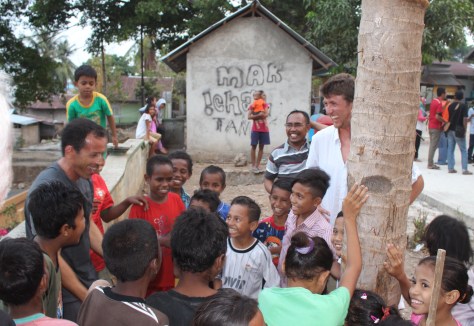 Ruy engages the kids