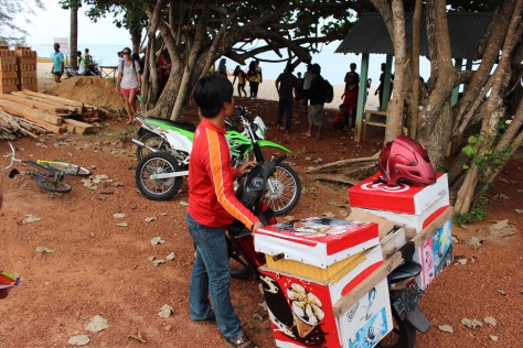 We here the familiar sound of the ice cream truck, except here it is the ice cream "moto." Enough for everyone.
