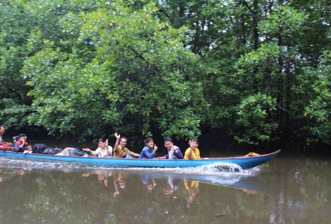 Traffic coming up the river, as we go back down.